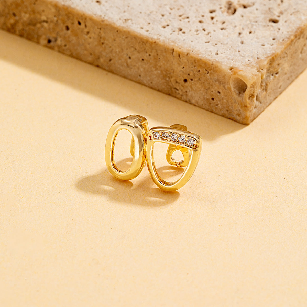 Stylish Hollowed-out Diamond-studded Braces